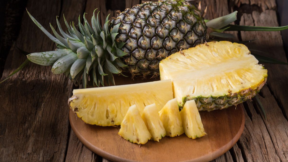 Makan Nanas Madu Bisa Bikin Sakit Ginjal, Benarkah? (Kaiskynet-Studio/Shutterstock)
