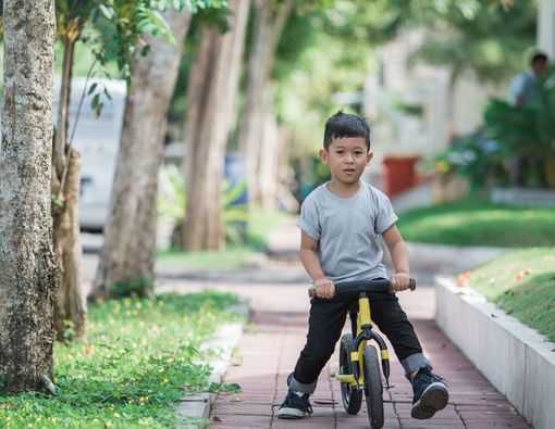5 Manfaat Bermain Sepeda Tanpa Pedal Bagi Anak
