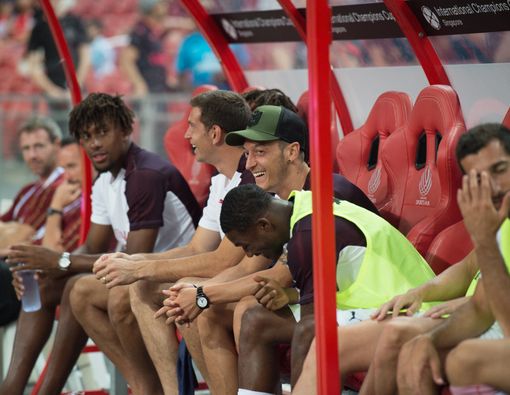 Kenali Bahaya Mabuk Pakai Gas Tawa seperti Pemain Arsenal