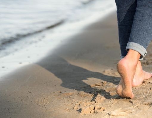 Mengenal Earthing dan Manfaatnya untuk Kesehatan