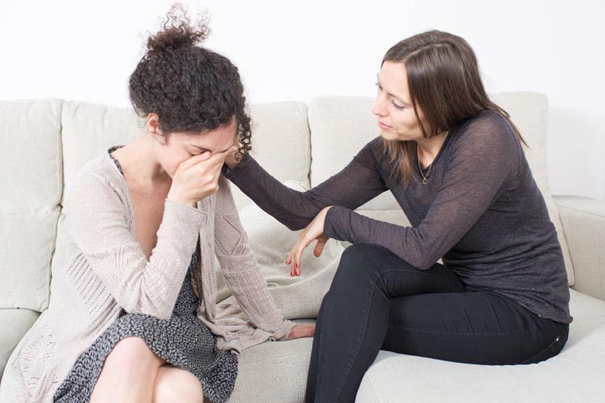 Kiat Bantu Teman Lewati Masa Sulit