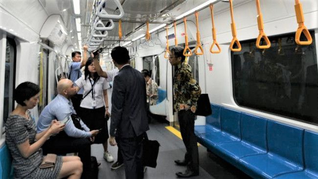 5 Etika Sehat Naik MRT yang Harus Anda Patuhi