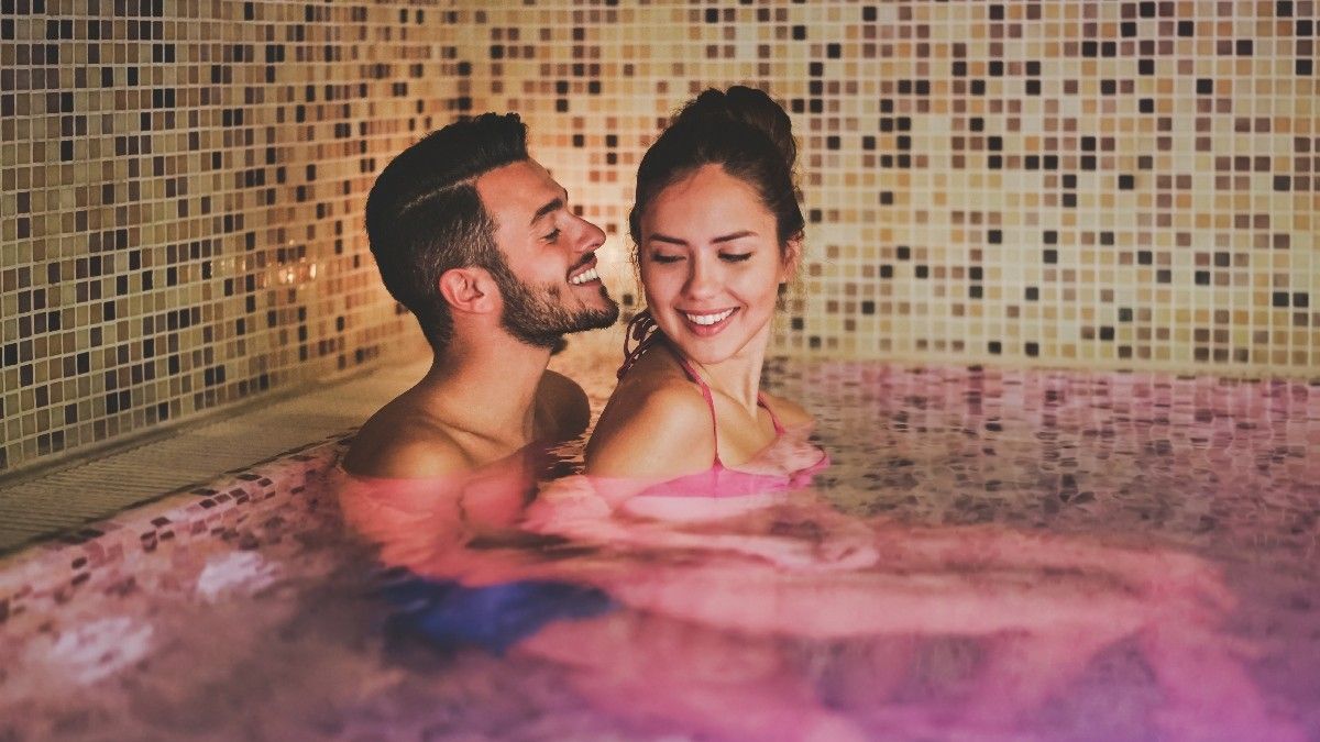 Tips Aman Berhubungan Seks di Air Sesuai Lokasi