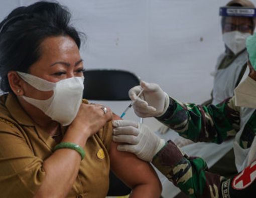 Apakah Vaksin COVID-19 Bisa Sebabkan Kaki Bengkak?