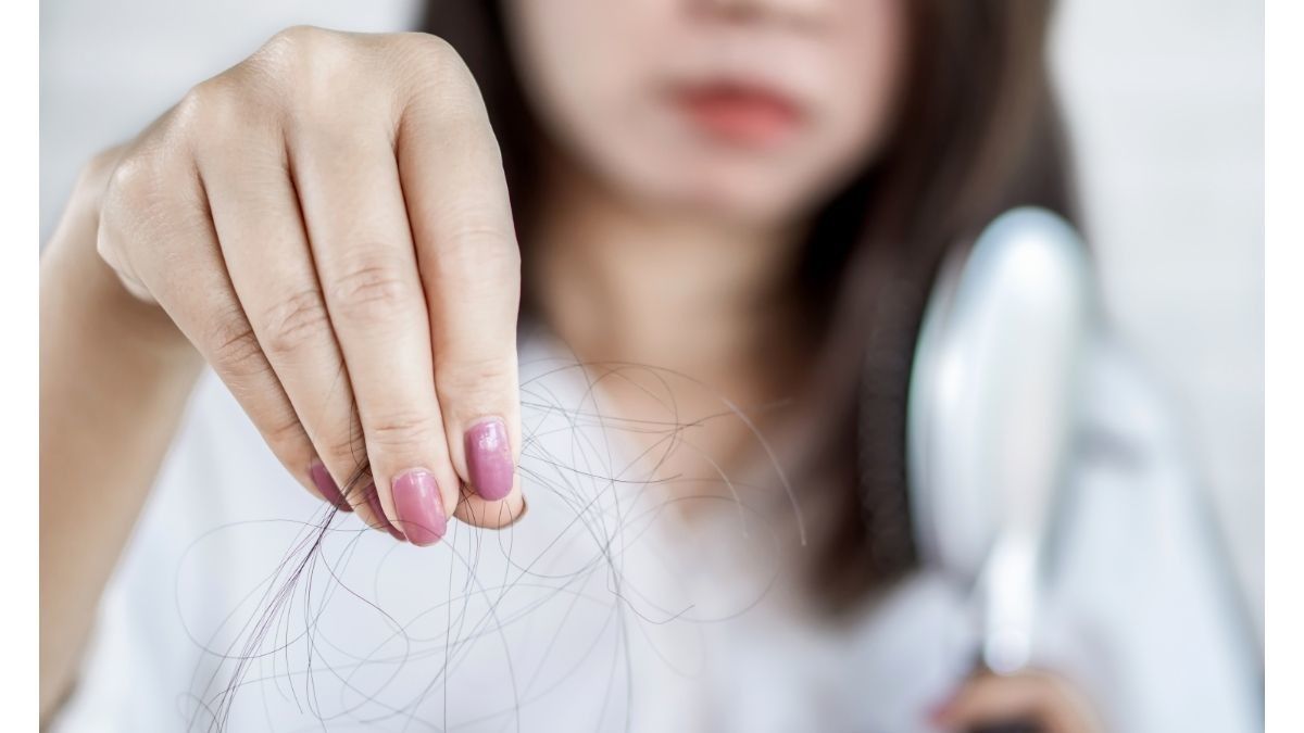 Rambut Rontok Saat Menstruasi, Ini Penyebabnya