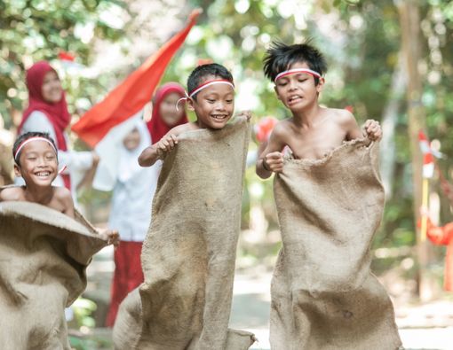 10 Lomba Khas 17-an yang Bikin Sehat