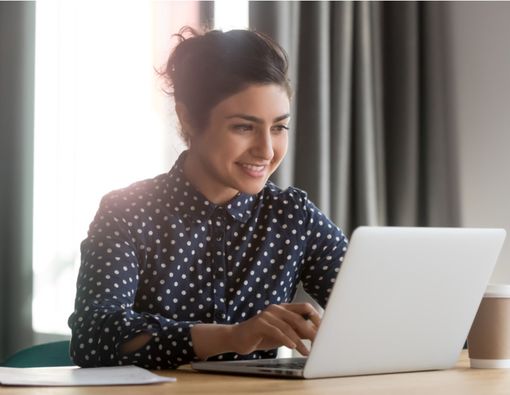 Cara Wanita Menangkal Stres di Kantor