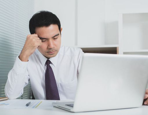 Trik Bebas Ngantuk di Kantor Saat Batuk