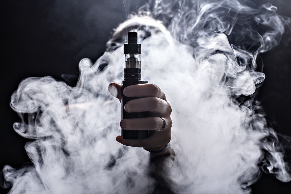 Vape Bisa Picu Kanker Paru? (SVETOV DMITRII/Shutterstock)