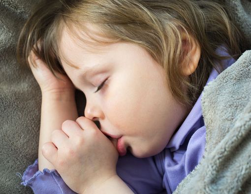 Si Kecil Suka Mengisap Jempol? Ini Tanda Awal Kecanduan