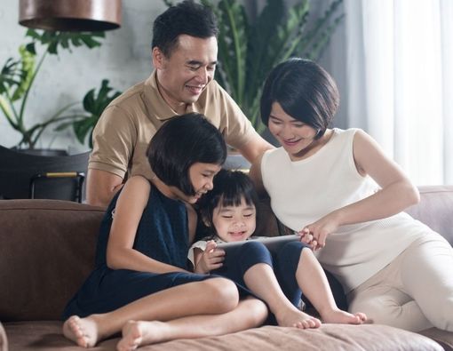 Kakak Selalu Dipaksa Mengalah, Ini Dampak Psikologisnya