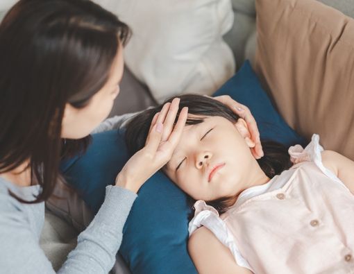 5 Penyebab Demam Anak Naik Turun, Berbahayakah?