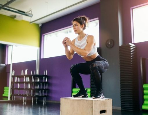 Ragam Manfaat Squat Jump, Bisa untuk Pria dan Wanita!