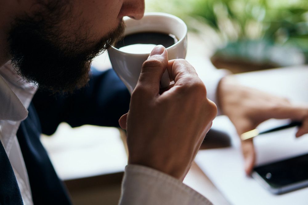 6 Tanda Anda Terlalu Banyak Minum Kopi (ViChizh/Shutterstock)