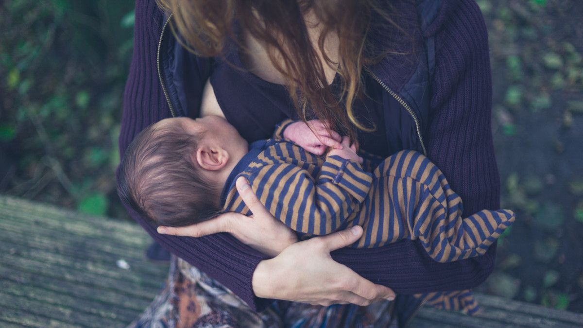 Minum ASI bisa Mencegah Flu pada Bayi