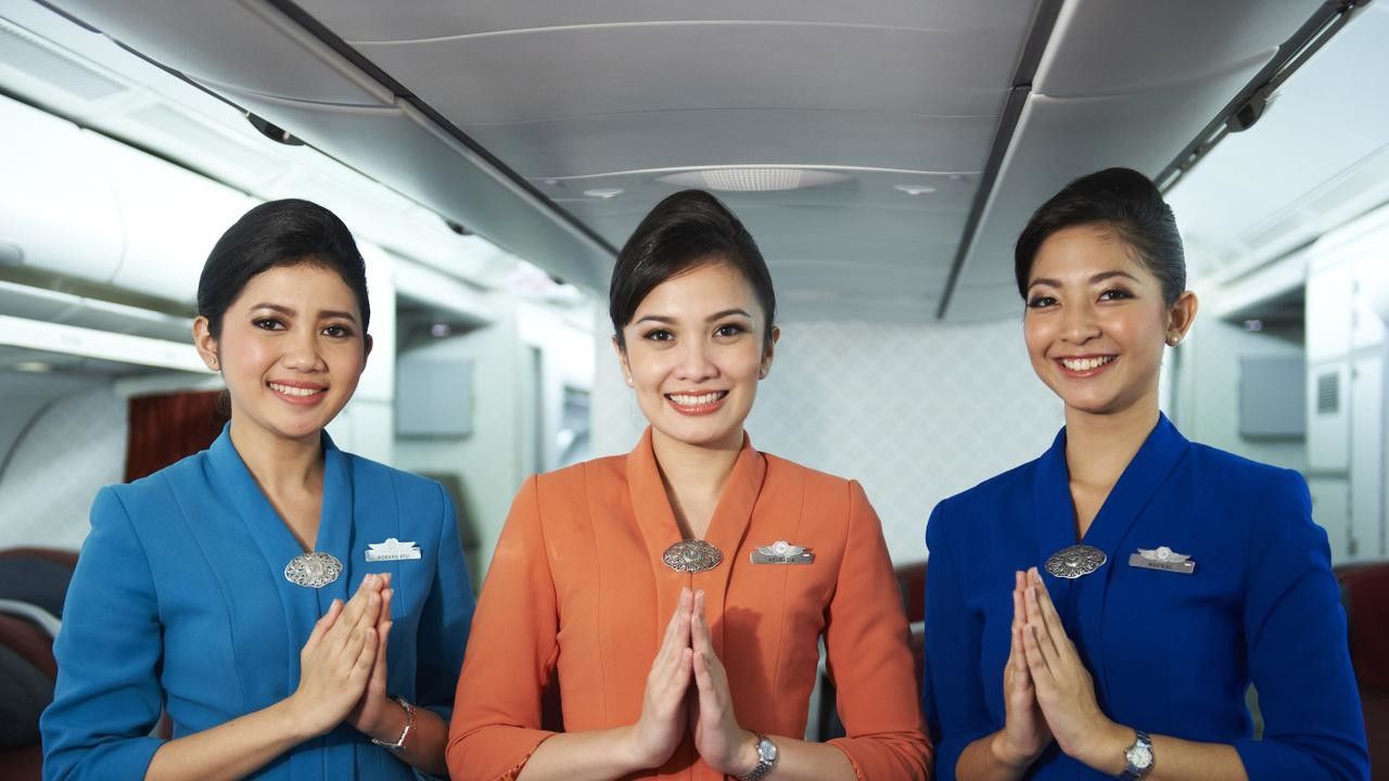 Kabar Pramugari Garuda Indonesia Tak Diwajibkan Pakai Masker, Amankah?