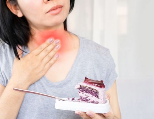 6 Penyebab Tenggorokan Sakit Saat Menelan dan Cara Mengatasinya