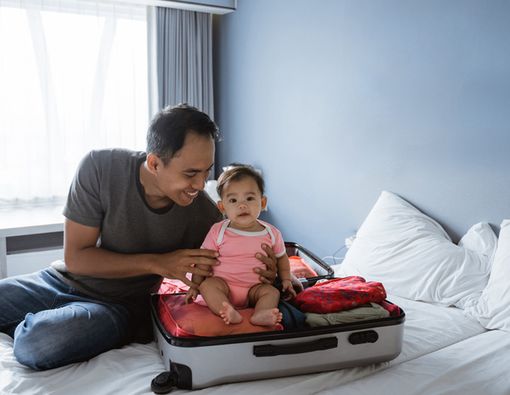 Ajak Bayi Baru Lahir Staycation di Hotel? Perhatikan Ini Dulu!