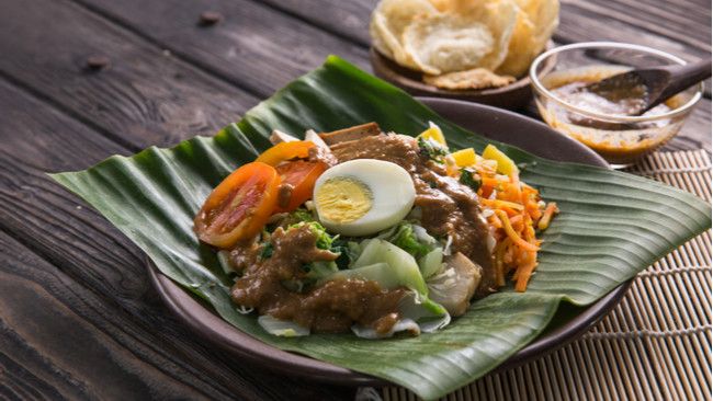 Sering Makan Gado-gado Picu Asam Urat?