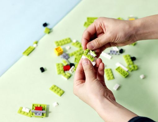 Manfaat Bermain Lego untuk Orang Dewasa