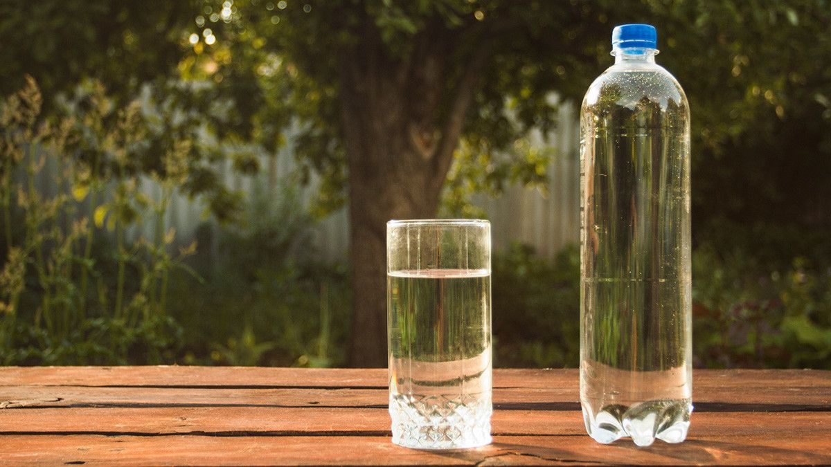 Air Rebusan vs. Air Minum Kemasan, Mana Lebih  Baik untuk Si Kecil?