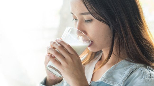 Perlukah Minum Susu untuk Memperkuat Tulang?