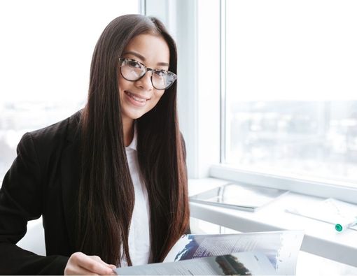 Apakah Benar Pria Lebih Tertarik pada Wanita yang Pintar?