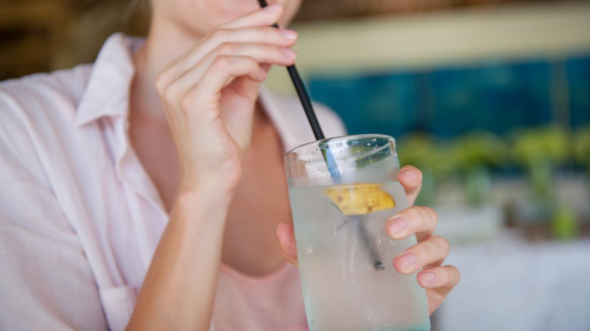 8 Manfaat Air Kelapa untuk Kesehatan Tubuh Wanita 