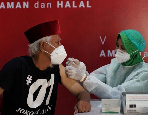 Lansia Enggan Vaksinasi COVID-19? Coba Saran dari Psikolog Ini