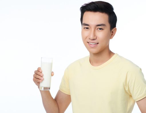 Sering Minum Susu Penambah Berat Badan, Amankah bagi Ginjal?