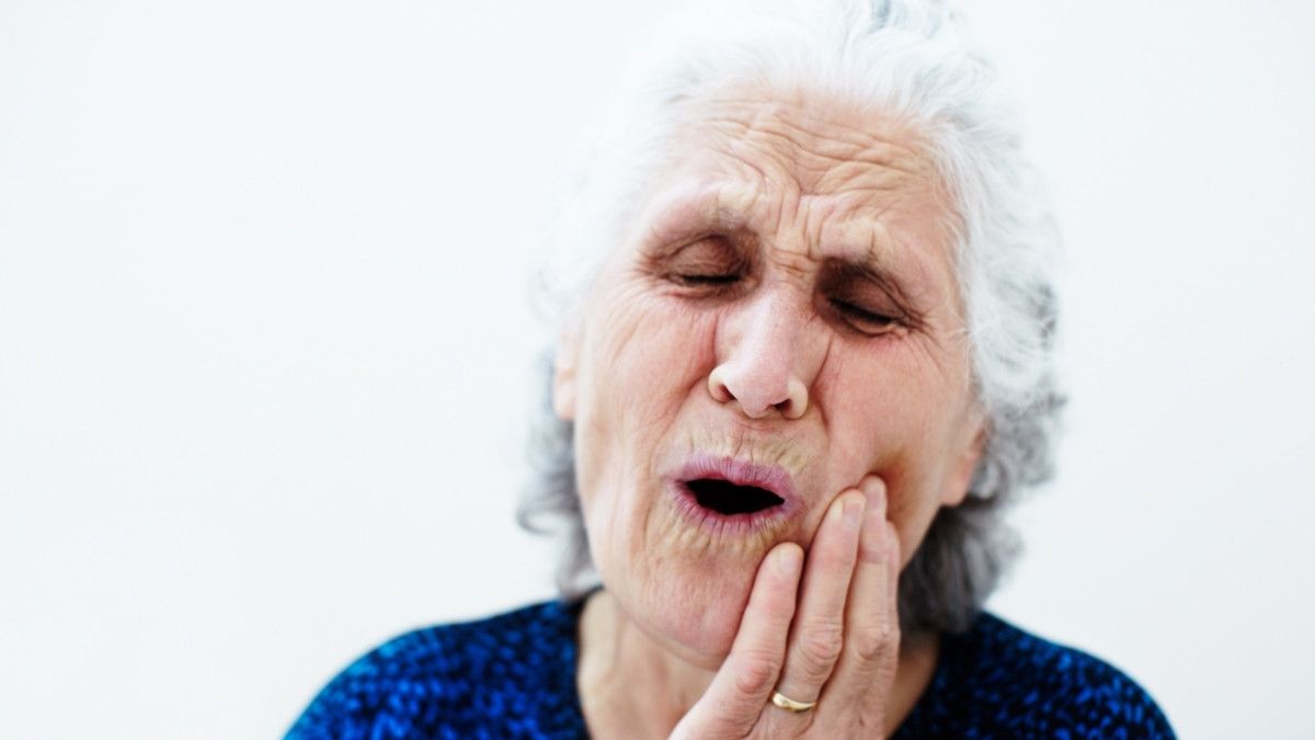 Penyakit Gusi Tingkatkan Risiko Kematian Pada Wanita Lansia - KlikDokter