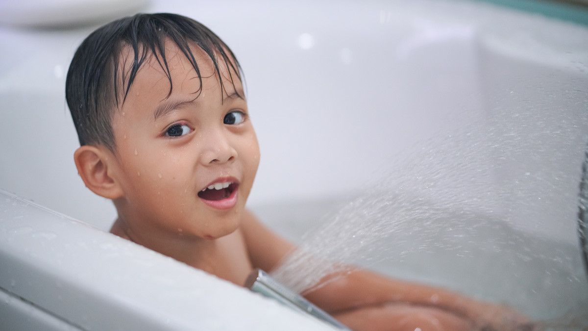 Jangan Lakukan 5 Hal ini Saat Mandi