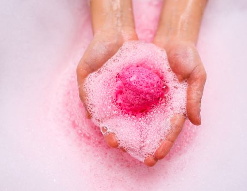 Bahaya Mandi dengan Bath Bomb bagi Kulit
