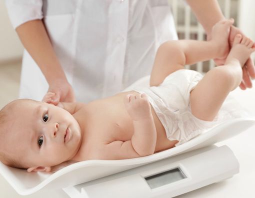 Berat Badan Bayi Tidak Normal? Ini Pemeriksaan yang Diperlukan
