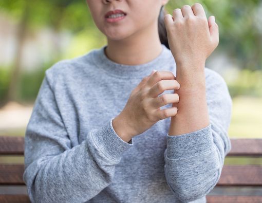 Kulit Gatal Saat Udara Dingin? Ini Penyebabnya