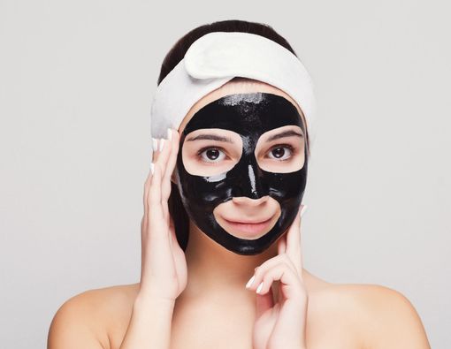 Jangan Memakai Masker Peel Off Saat Jerawatan, Ini Alasannya!