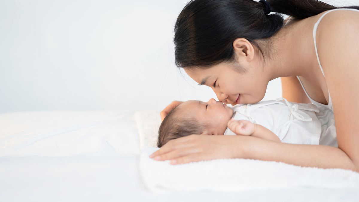 Stimulasi Bayi 2 Bulan