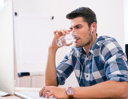 Tips Mengatasi Dehidrasi Selain Minum Air Putih