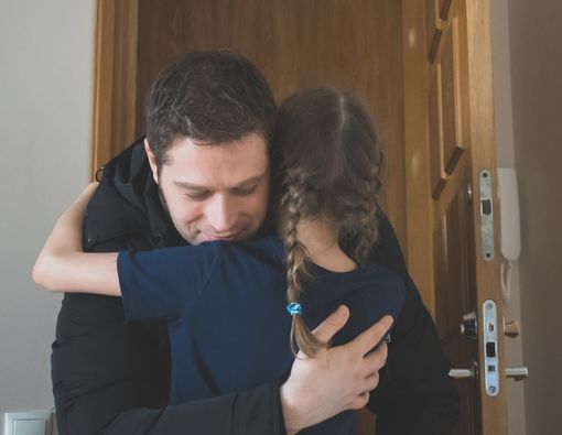 Mengapa Sebagian Orang Tak Suka Pelukan?