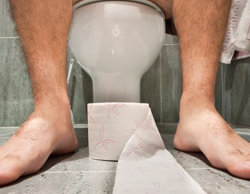 Feses Berwarna Hitam atau Melena, Ketahui Penyebabnya