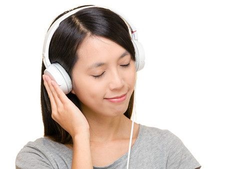 Sering Menggunakan Headset? Waspada Ketulian!