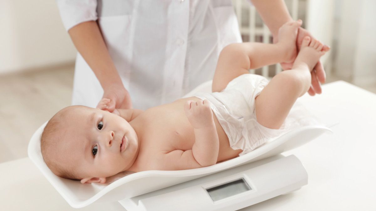 Berat Badan Bayi Tidak Normal? Ini Pemeriksaan yang Diperlukan