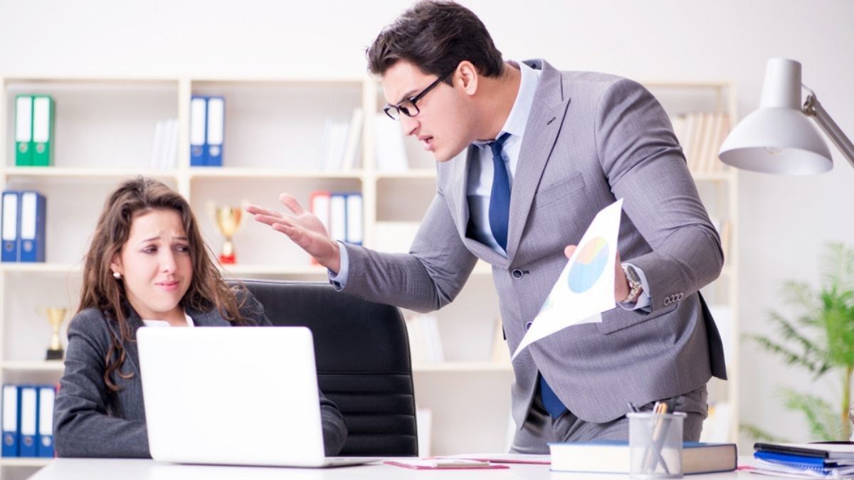 6 Tanda Atasan Anda Pelaku Bullying