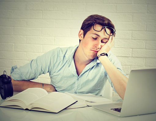 Sering Mengantuk? Waspadai Gangguan Tidur Hipersomnia