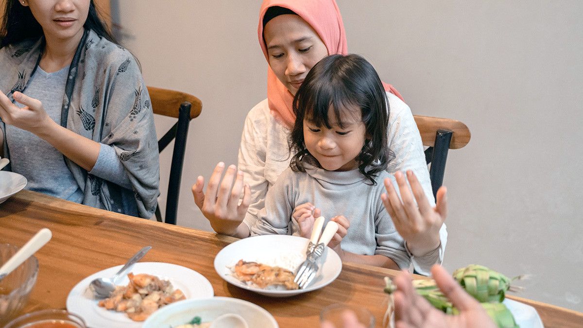 Kapan Waktu yang Tepat Ajarkan Anak untuk Puasa?