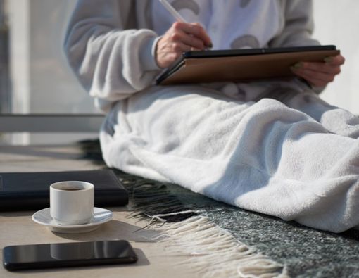 Benarkah Berjemur di Bawah Matahari Bermanfaat untuk Mencegah Virus Corona?