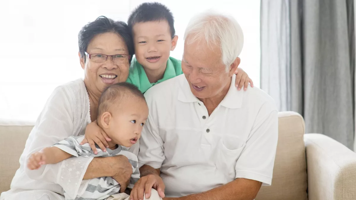 Mengatasi Gap Pendidikan pada Anak yang Sering Dititipkan kepada Nenek dan Kakek