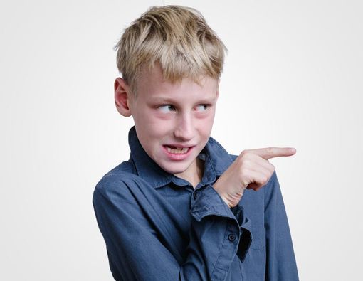 Mengapa Anak Laki-laki Mendadak Centil?