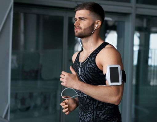 Manfaat Mendengarkan Musik Tempo Cepat Saat Olahraga