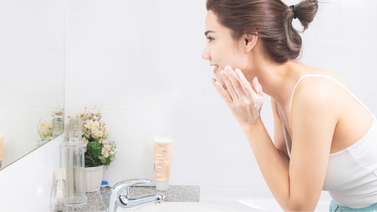 Ketahui Manfaat Cleansing Oil dan Cara Menggunakannya